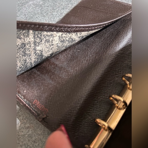 LOUIS VUITTON
Damier Ebene Small Ring Agenda Cover - Picture 6 of 8
